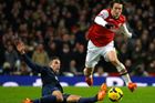 Arsenal letí na herní kemp bez Rosického, prý léčí koleno