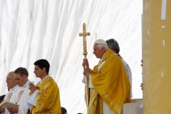 Irský biskup požaduje po Vatikánu zrušení celibátu