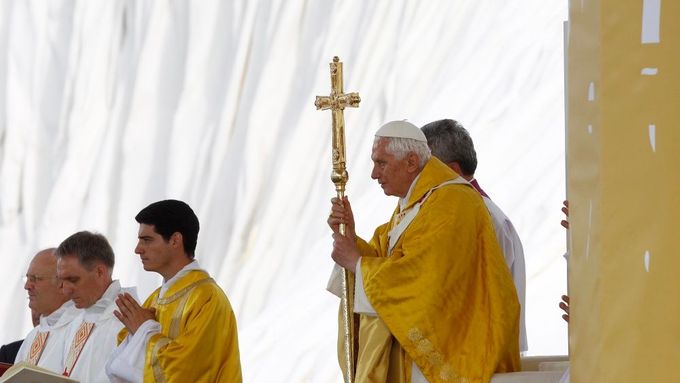 Papež Benedikt XVI. během návštěvy Španělska.