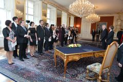 Zeman jmenoval 31 nových soudců a soudkyň, míří hlavně do krajů