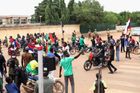 Do metropole Burkiny Faso se po převratu vrátil klid. Osud svrženého vůdce je nejasný