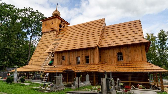 Hrubá stavba repliky kostela v Gutech je hotová. Na řadě jsou okna, dveře a interiér, hotovo by mělo být do května příštího roku.