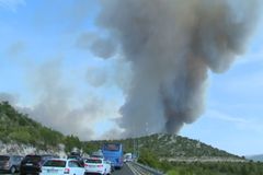 Oblíbené chorvatské letovisko Šibenik ohrožují plameny, Čeští turisté jsou v bezpečí