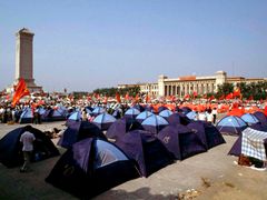 Tian-an-men, 3. června 1989. Stany na náměstí před zásahem armády.