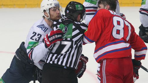 Lev Praha vs. Magnitogorsk, čtvrté finále KHL v O2 aréně (Timkin, Nakládal)