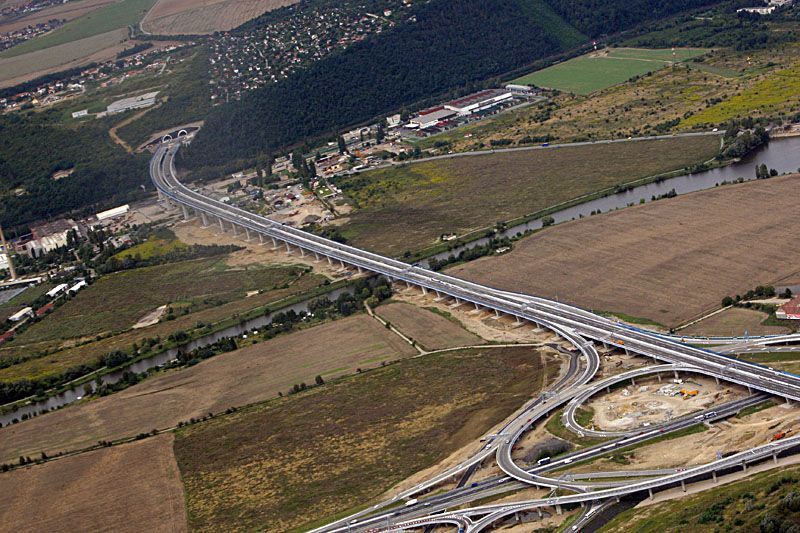 Pražský okruh z letadla i autobusu