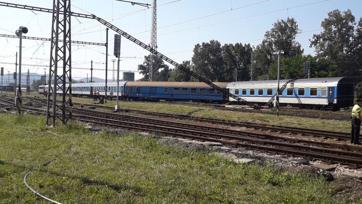 Na Brněnsku vykolejila část vlaku a přerušila provoz, žádní zranění