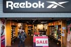 Reebok boty za 80 korun by nevymohl z e-shopu ani právník. Reputace firmy ale utrpěla