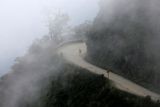 Tato bolivijská cesta se chlubí titulem "nejnebezpečnější silnice na světě". Označila ji tak Meziamerická rozvojová banka (IDB) v roce 1995.