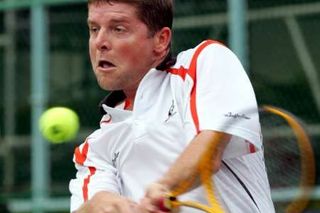 Český tenista Jiří Novák si poradil ve druhém kole turnaje v Tokiu s nasazenou čtyřkou Britem Andy Murrayem.