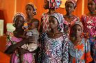 Nigerijští vojáci našli jednu z dívek unesených Boko Haram. U sebe měla desetiměsíčního syna