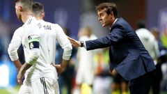 Trenér Realu Madrid Julen Lopetegui udílí pokyny