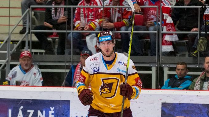 Jihlavský hokejista Tomáš Kubalík svůj tým na ledě Třince k výhře nedovedl.