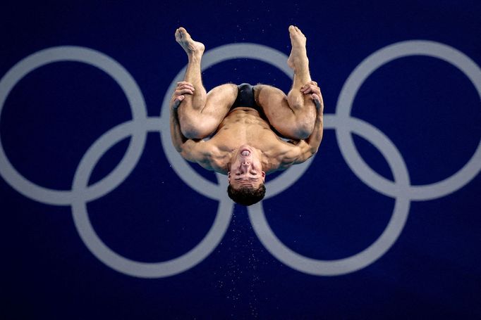 Paris 2024 Olympics - Diving - Men's 3m Springboard Semifinal - Aquatics Centre, Saint-Denis, France - August 07, 2024. Jordan Christopher Houlden of Britain in action. R