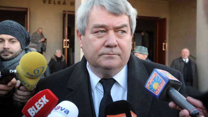 Milion chvilek zažaloval KSČM a Filipa, který je spojil s kyberútokem na nemocnici