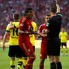 Fotbal, Bundesliga, Dortmund - Bayern Mnichov: Luiz Gustavo a Rafinha; červená karta