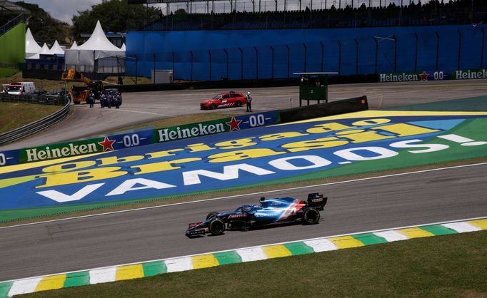 Fernando Alonso v Alpine během Velké ceny Brazílie F1 2021