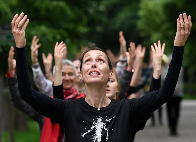 Snímek z uvedení projektu The Nelken-Line ve Stromovce.