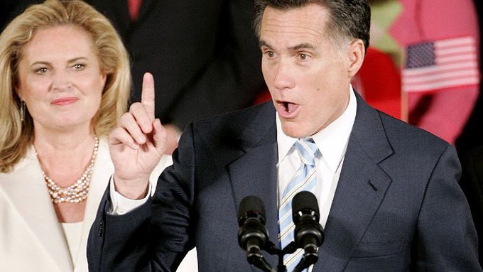 Úspěšný podnikatel a kandidát na prezidenta Mitt Romney se svou ženou