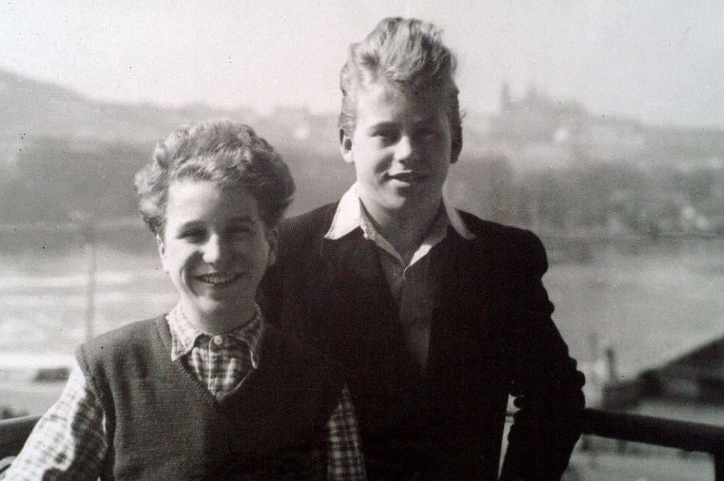 Václav Havel s bratrem Ivanem v roce 1950