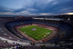 Barcelona kvůli dluhům sahá na tradice. Přejmenuje stadion Camp Nou