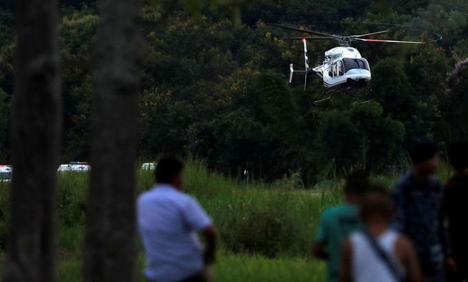 Fotografie ze záchranné operace v Thajsku, během níž byl z rozsáhlé jeskyně na severu země vysvobozen dětský fotbalový tým. Rok 2018.