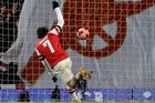 Rosický se parádně trefil v derby, Arsenal vyřadil Kohouty