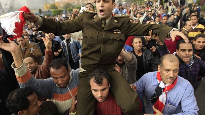 V Egyptě to vře. Pryč s Mubarakem, volají tisíce lidí v Káhiře