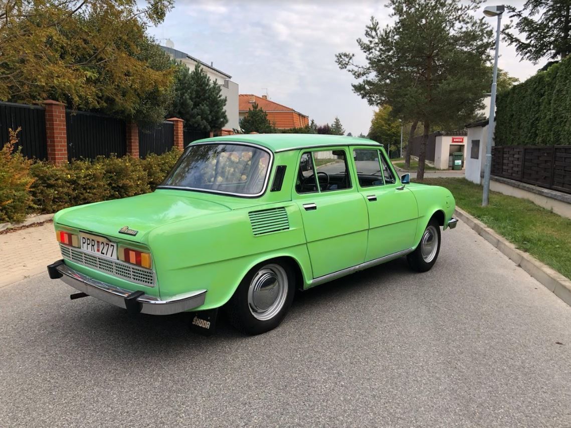 Škoda 100 de Luxe aukce švédská verze