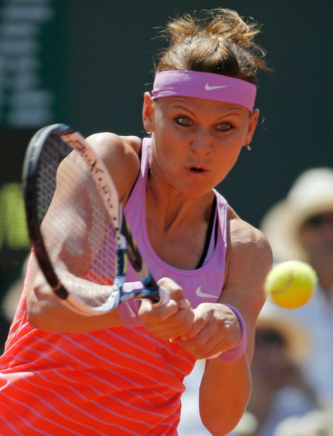 Lucie Šfářová v semifinále French Open 2015 proti Aně Ivanovičové.