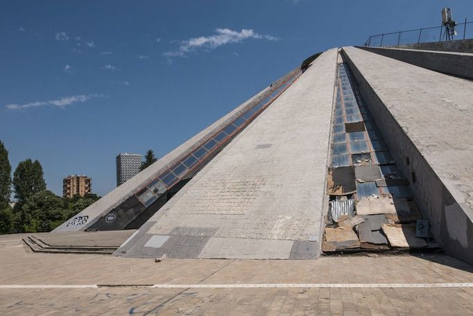 Tiranská pyramida na archivním snímku.