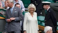 Princ Charles a manželka Camilla Duchess si poté hledali svá místa. Měli samozřejmě ta, z kterých je nejlépe vidět.