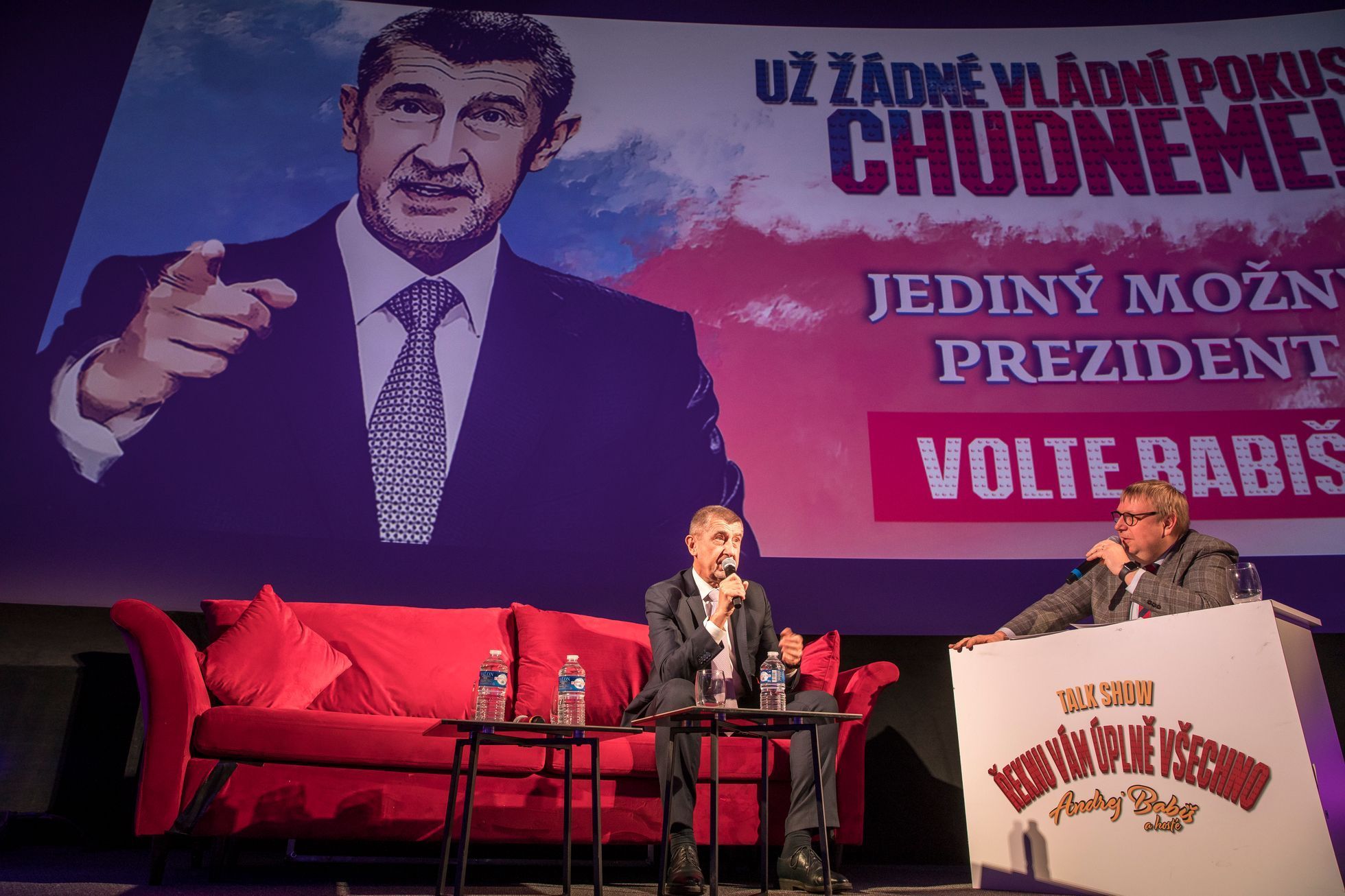 Andrej Babiš v kladenské talk show s poslancem svého hnutí Alešem Juchelkou, který dělal moderátora.