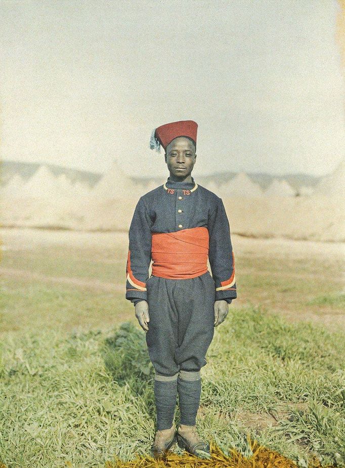 Senegalský odstřelovač ve Fezu. Maroko, rok 1913