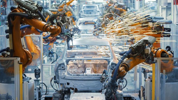 Ruská invaze na Ukrajinu letos může snížit výrobu automobilů o miliony; Zdroj foto: Shutterstock