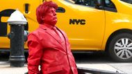 New York, USA: Provokativní socha Donalda Trumpa vylézajícího z kanálu obrací pozornost k angažovanému umění v srdci Manhattanu.