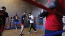 Unemployed Belgian Mohamed Sammar (C, white shirt) takes part in a "Fit for a job" boxing class in Brussels June 14, 2013. Sammar, 27, has been looking for a job in the construction sector for 2 years. "Fit for a job" is the initiative of former Belgian boxing champion Bea Diallo, whose goal was to restore the confidence of unemployed people and help them find a job through their participation in sports. Picture taken June 14, 2013. REUTERS/Francois Lenoir (BELGIUM - Tags: SPORT BOXING SOCIETY BUSINESS EMPLOYMENT) Published: Čec. 5, 2013, 4:46 odp.