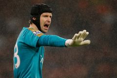 Čech dostal tři góly a Arsenal s Liverpoolem pouze remizoval