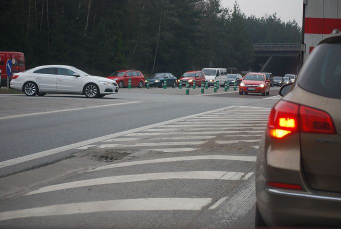 Krizovým místem je nájezd na D1 z jihlavského přivaděče. Řidiči, kteří chtějí jet směrem na Brno, musí jet nejprve na Prahu a po 8 kilometrech se otočit zpět.