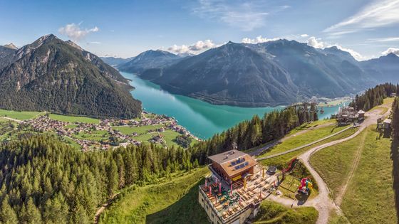 Místo moře k jezeru. Achensee je krásné místo k toulání se i adrenalinovému bláznění