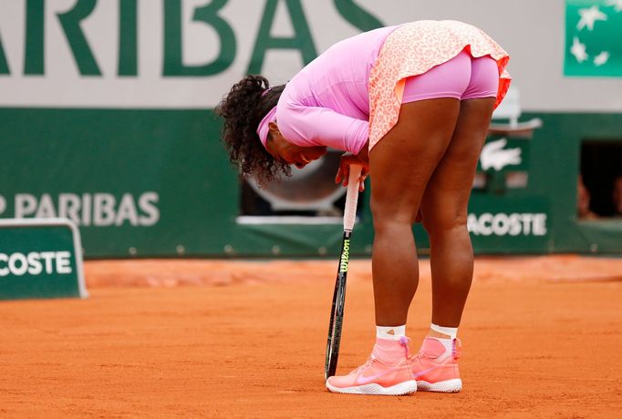 Serena Williamsová v zápase 1. kola French Open s Andreou Hlaváčkovou.