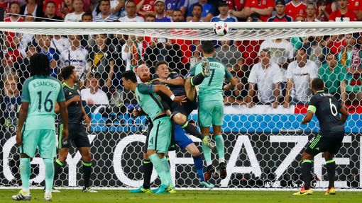 Euro 2016, Portugalsko-Wales: Cristiano Ronaldo dává gól na 1:0