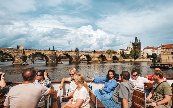 Praha viděná z Hop On busu: krásné památky, Kafka, pivo, rum i sexshopy