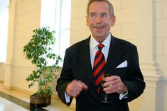 Greens and Civic Democrats fighting over Havel