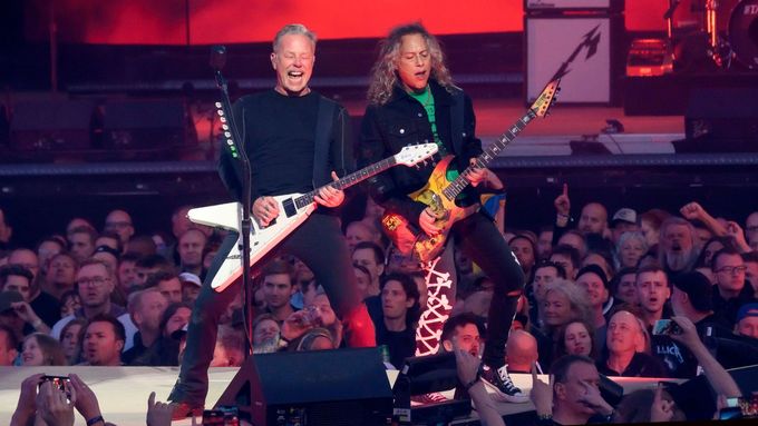 James Hetfield a Kirk Hammett z Metallicy. Ilustrační snímek pochází z minulého týdne z koncertu v Dánsku.