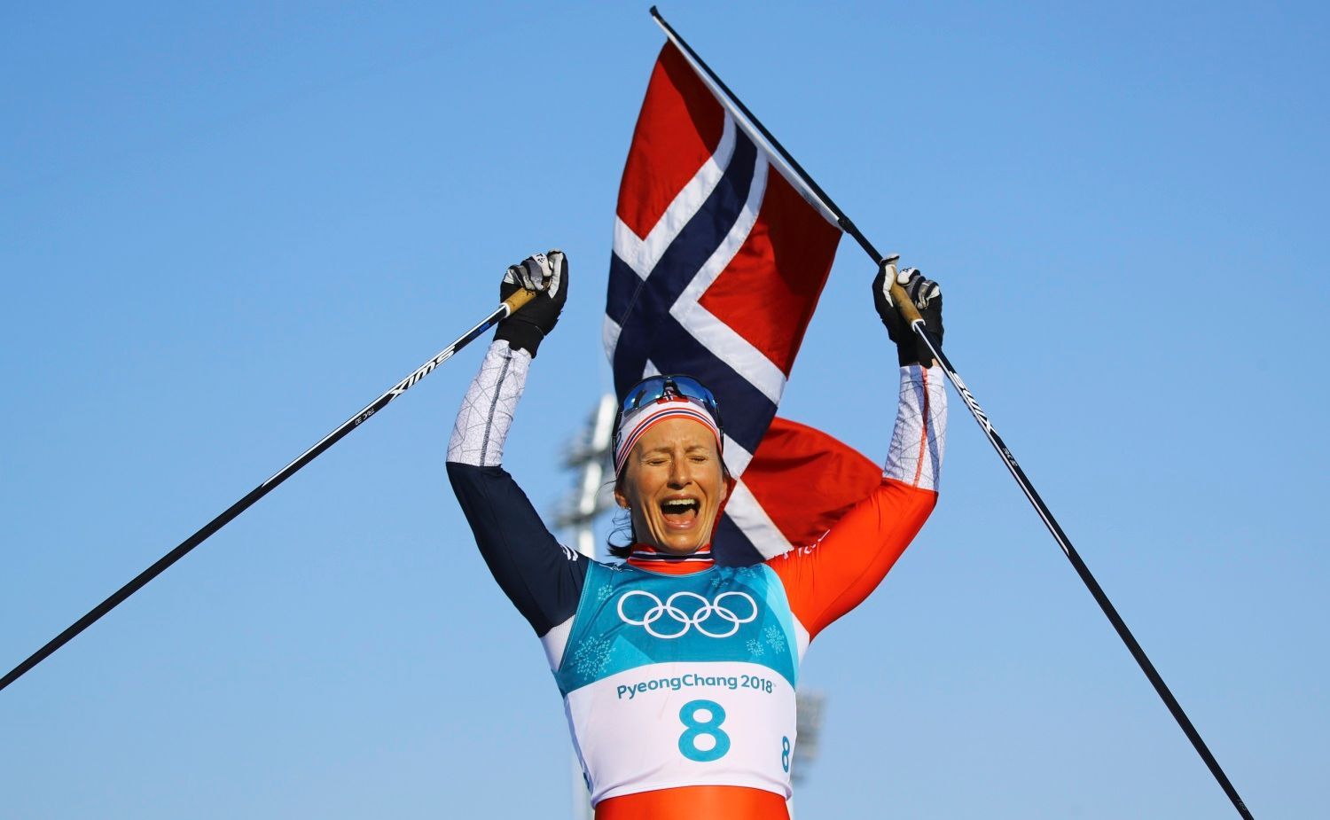 Marit Björgenová slaví vítězství v běhu žen na 30 km na ZOH 2018