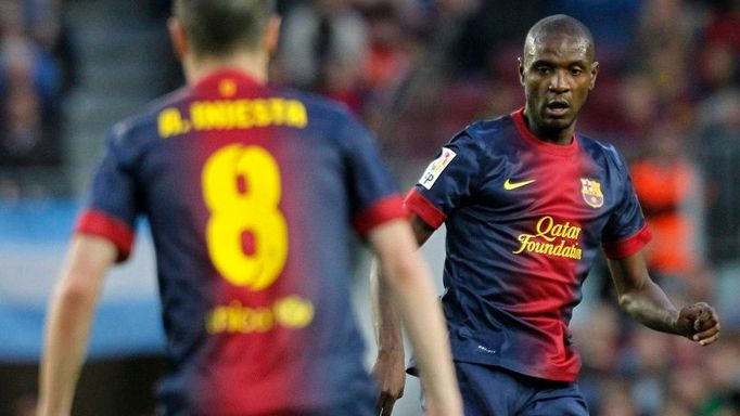 Eric Abidal v dresu Barcelony odehrál první zápas po roce.