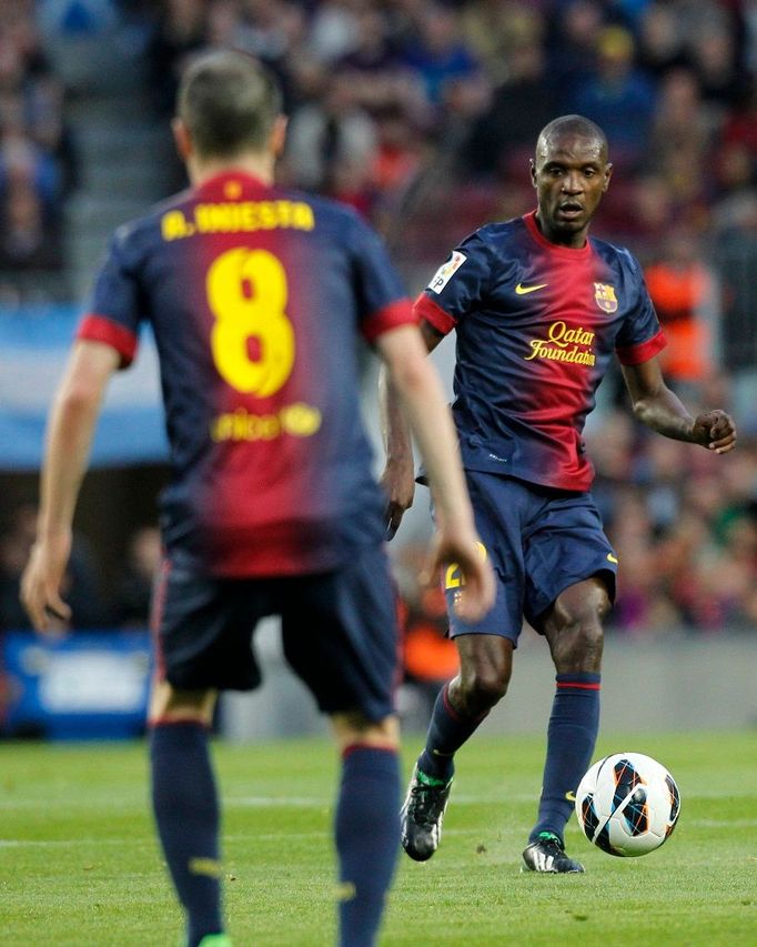 Eric Abidal v dresu Barcelony odehrál první zápas po roce.