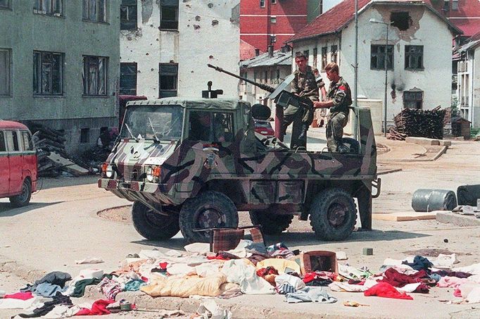 Srebrenický masakr byl válečný zločin, spáchaný v červenci 1995 během války v Bosně a Hercegovině.