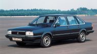 Volkswagen Santana se v Evropě představil v roce 1981 jako sedan odvozený od Passatu druhé generace.